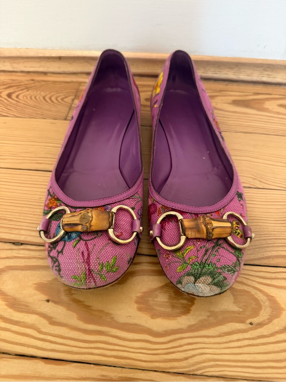 Vintage Gucci Women’s Floral Ballet Flats with Bamboo Bit Detail